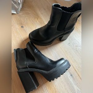 Steve madden/madden girl heeled black booties
